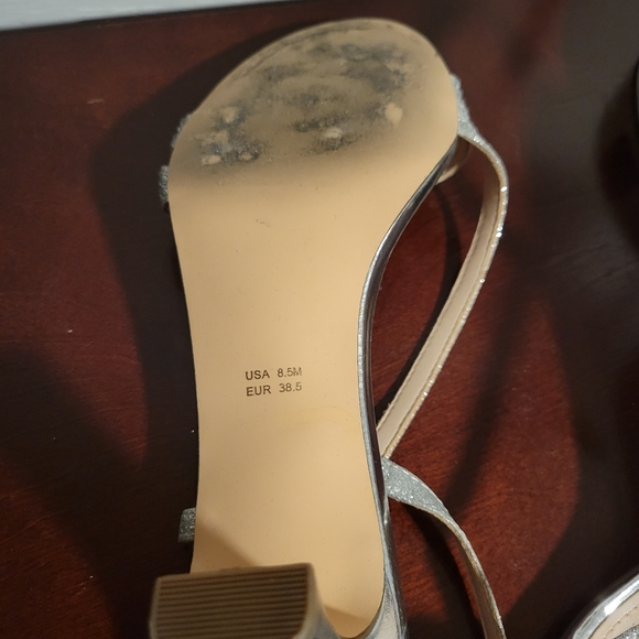 Heels - Picture 3 of 3